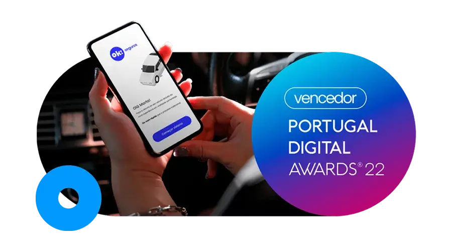 mao-segurar-telemovel-com-app-ok-seguros-auto-vistorias-digitais-vencedor-portugal-digital-awards-22