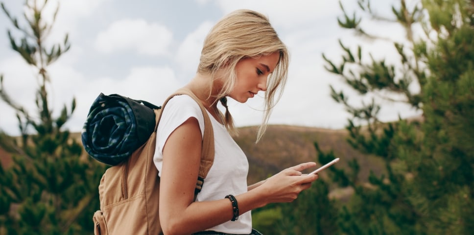 ok viagem assistência mulher telemóvel app backpack mochila férias